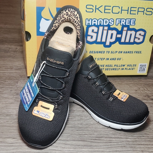 🦋NIB SKECHERS LEOPARD